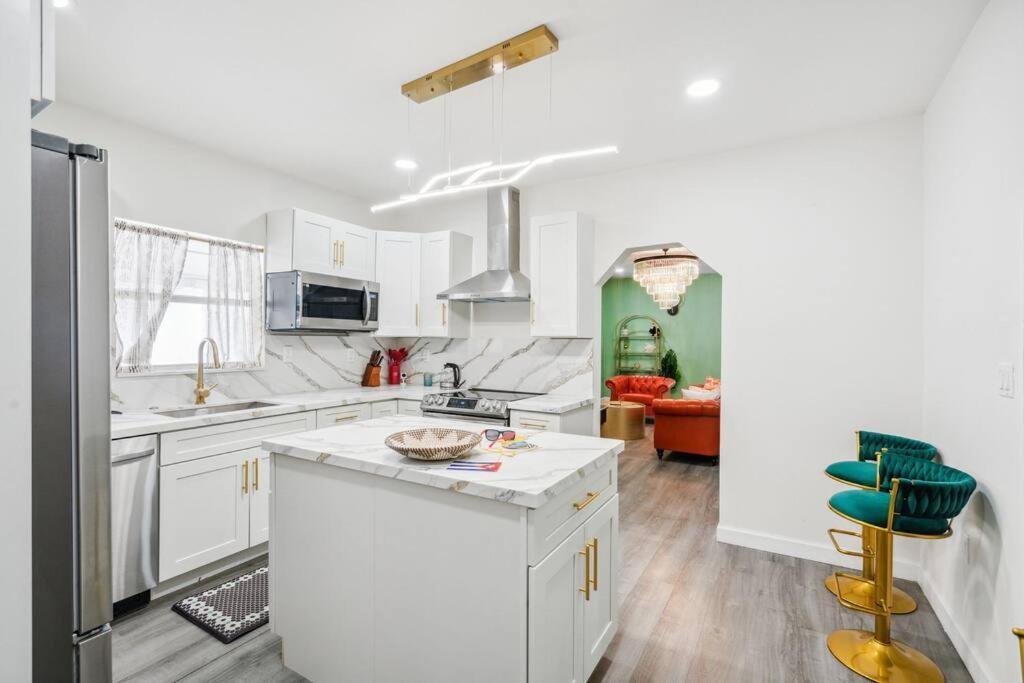 New! Havana Nights Villa ! Walk To Calle Ocho! Miami Bagian luar foto